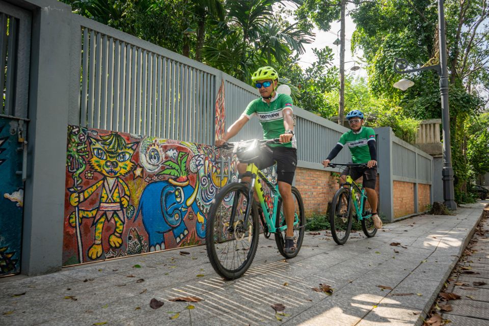 Siem Reap: Morning City Bike Tour With Local Expert - Customer Reviews and Ratings