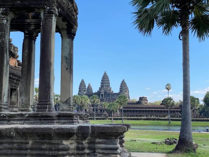 Siem Reap: Private Angkor Wat & Bakheng Mountain Sunset Tour - Customer Ratings and Feedback