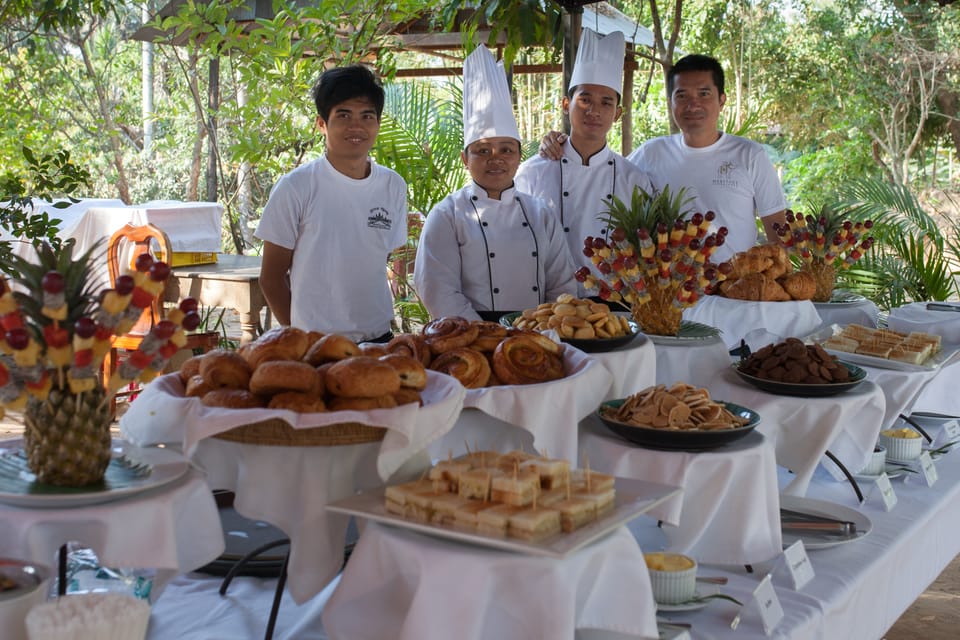 Siem Reap: Sunrise at Angkor Wat and Champagne Breakfast - Inclusions and Amenities