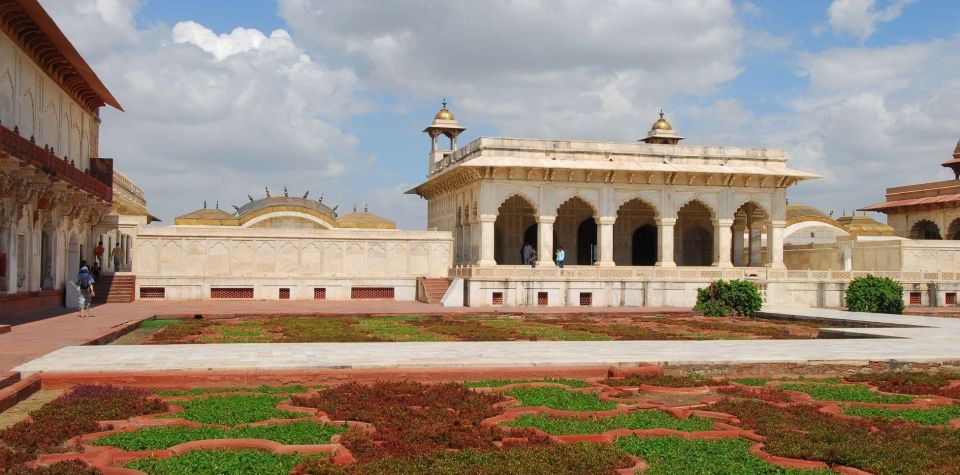 Skip-the-Line Taj, Fort and Fatehpur Sikri Day Trip - Exploring Agra Fort