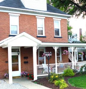 South Broadway Manor B&B - Near Fallingwater, Ohiopyle State Park, Hiking & Biking Trails GAP - Historical Significance