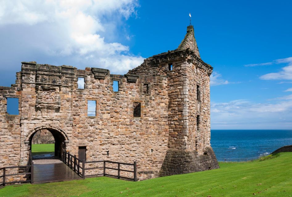 St. Andrews Festive Walk: A Christmas Tour - Ice Skating Fun