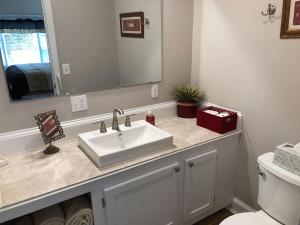 Stamford Gables Bed and Breakfast - Nearby Attractions and Activities