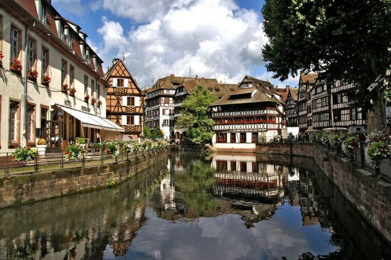 Strasbourg: Christmas Market Magic With a Local - Savoring the Festive Atmosphere