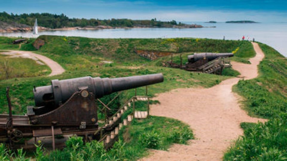 Suomenlinna: Guided Walking Tour With an Authorized Guide - Participant Information