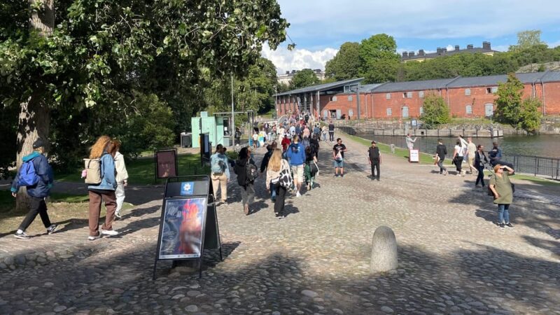 Suomenlinna Tour in French With Doro - Customer Reviews
