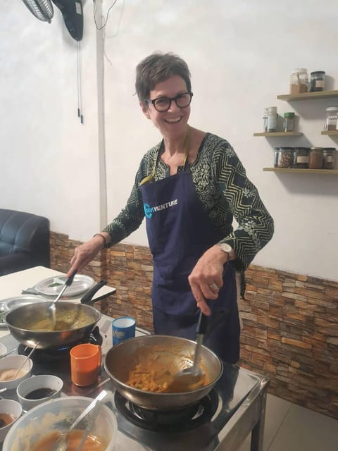 Thai Cooking Class in Chiangmai Thailand - Guided Market Tour