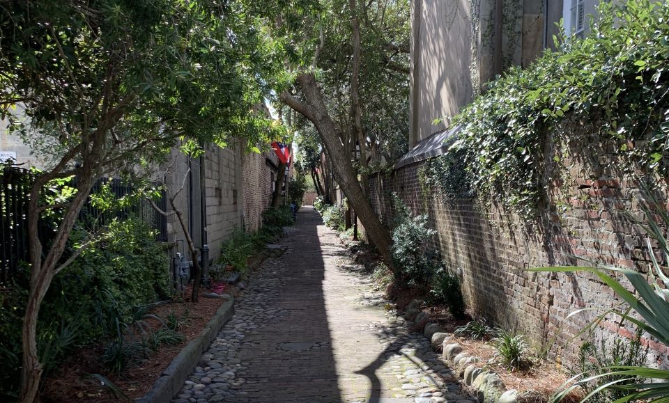 The French Quarter: GPS Guided Walking Tour With Audio Guide - Memories and Insights in the French Quarter