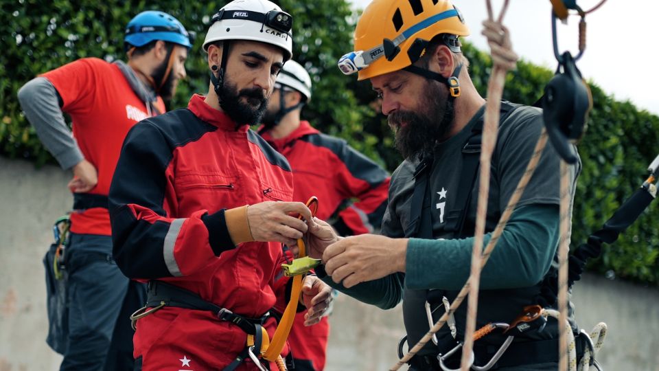 TUNNEL ABSEILING PLUS Tour the Underground - Equipment and Safety