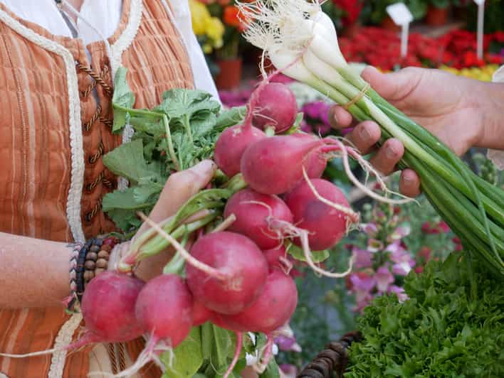 Ulm: Guided Tour Through the Weekly Market With Tasters - Explore the Weekly Market