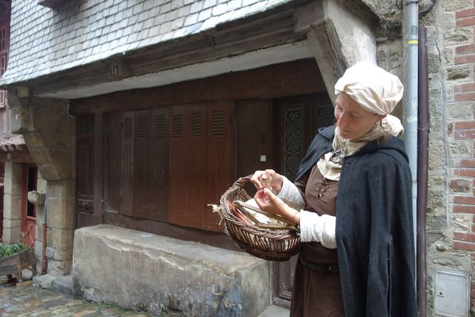 Unusual Guided Tour of Dinan Immersed in the Middle Ages - Meeting and End Points