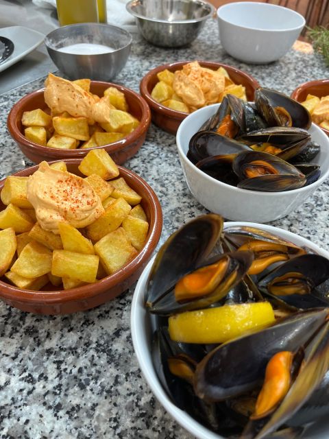 Valencia: Evening Guided Paella Workshop, Tapas, and Drinks - Participant Details