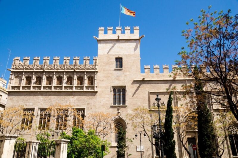 Valencia: Old Town Walking Tour and Traditional Drink - Serranos Towers and City Wall