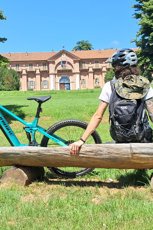 Venaria Reale: Self-Guided E-Bike Tour of Mandria Park - Discovering La Mandria Castle