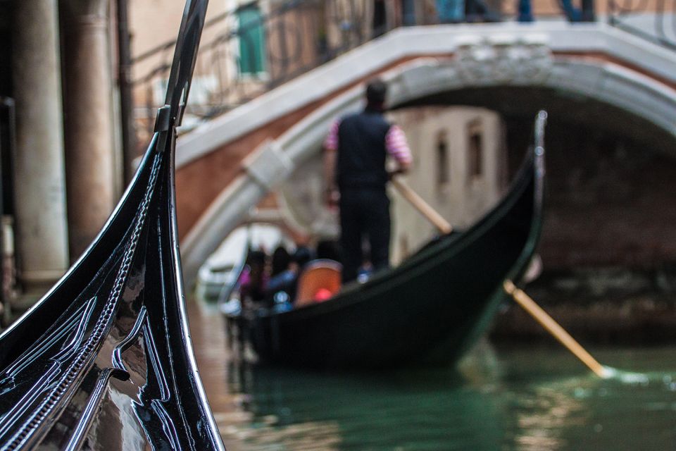 Venice: Evening Gondola Ride and Ghosts & Legends Tours - Meeting Point and Arrival