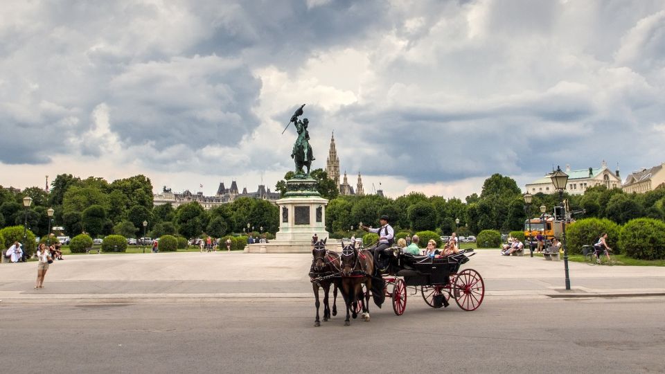 Vienna: 30-Minute Fiaker Ride in the Old Town - Tips for Your Ride