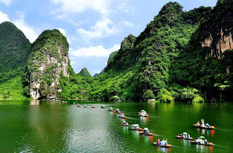 Vietnam: Trang an and Mua Cave Tour With Sunset View - Inclusions and Amenities