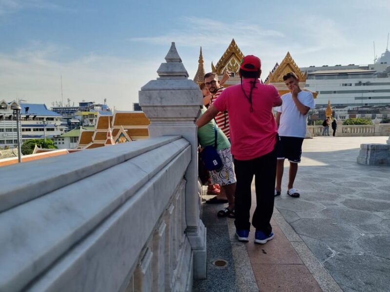 Walking Tour Bangkok: Main Temples Tour in Portuguese - Meeting Point and Transportation