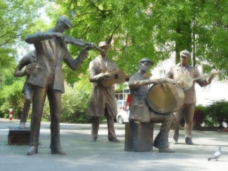 Warsaw: 2-Hour Praga Walking Tour - Meeting Point Details
