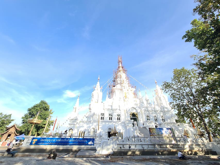 Wat Phra That Si Mueang Pong, a Holy Castle & Creek Cafe. - Sightseeing and Hiking