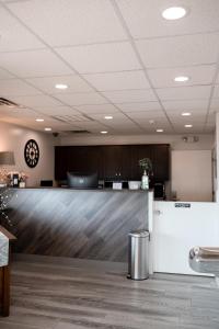 West Bank Inn - Nearby Attractions and Activities
