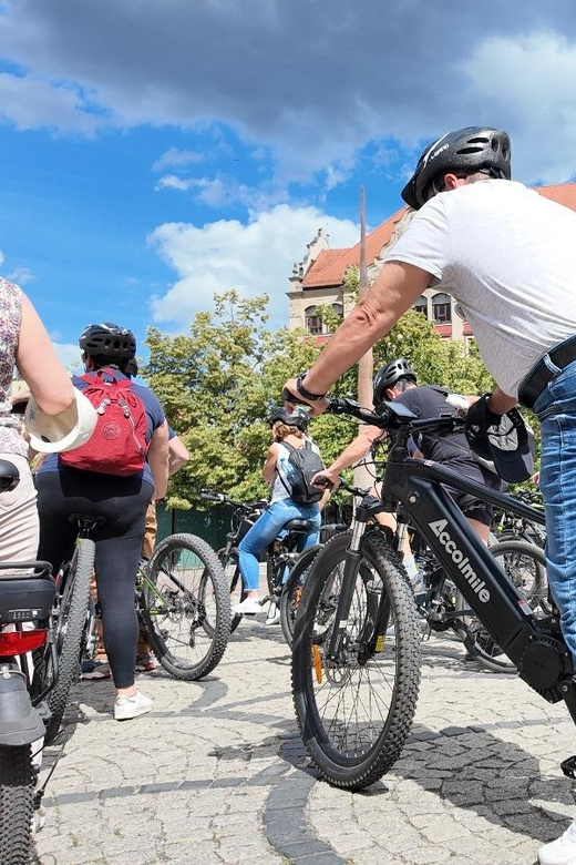 Wrocław: 3 Hour Tour With a Guide on Electric Bikes - Tour Pricing and Cancellation Policy