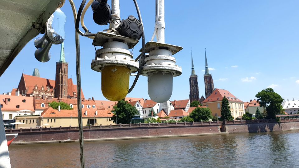 Wrocław: Boat Cruise With a Guide - Guided Historical Insights