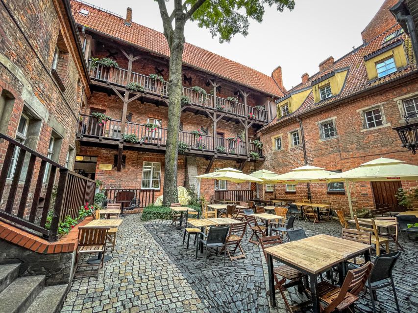 Wrocław: Old Town and Ostrów Tumski Walking Tour in English - Walking Tour Itinerary