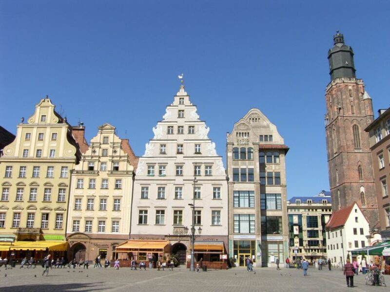Wrocław: Short City Walk and Cruise - Guide and Language Details