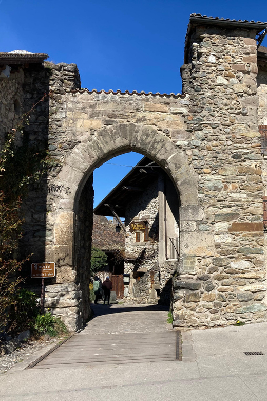 Yvoire Medieval Village - Private Guided Tour - Language Options