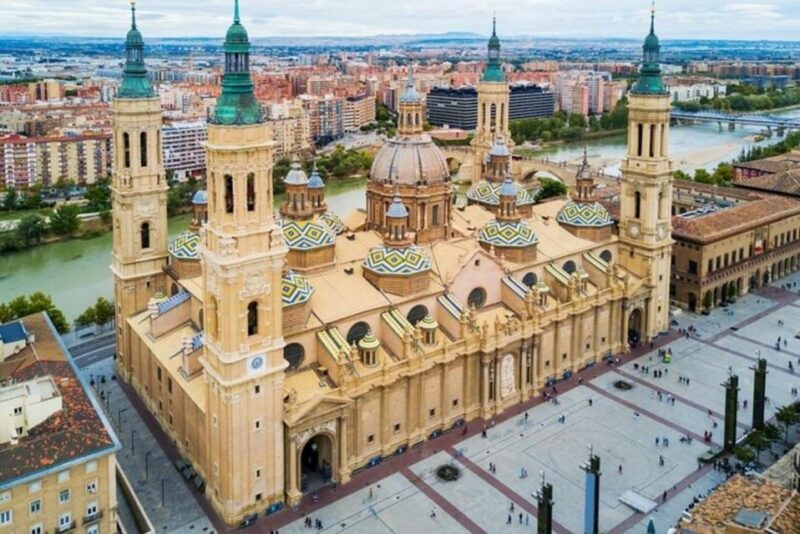 Zaragoza : Must-See Attractions Private Walking Tour - Exploring Zaragozas Historic Sites