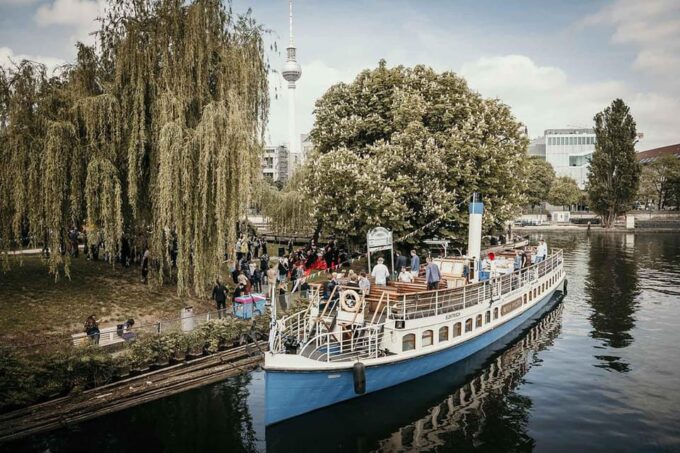 3-Hour City Sightseeing Boat Cruise (Berlin Roundtrip) - Dining and Refreshments