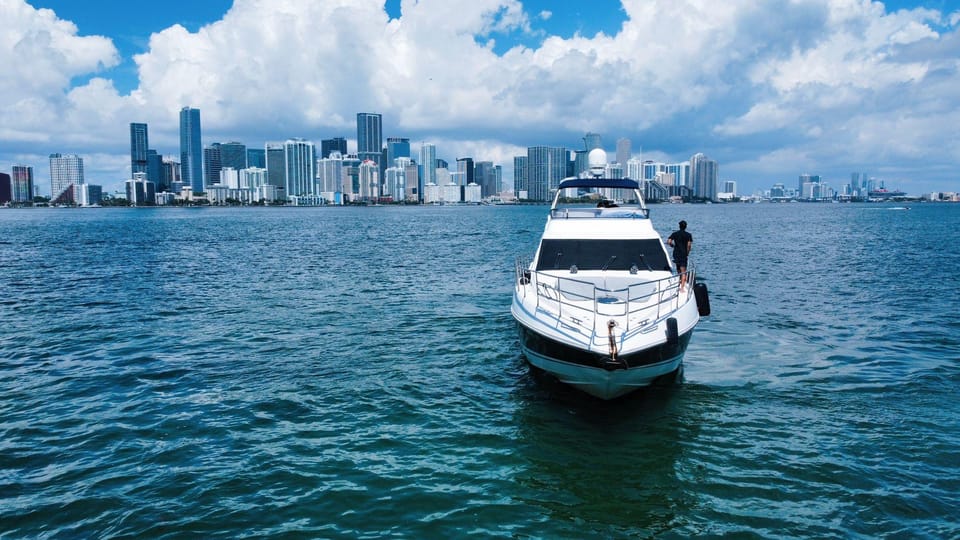 70FT Azimut Available in Miami for up to 13 People. - Famous Landmarks