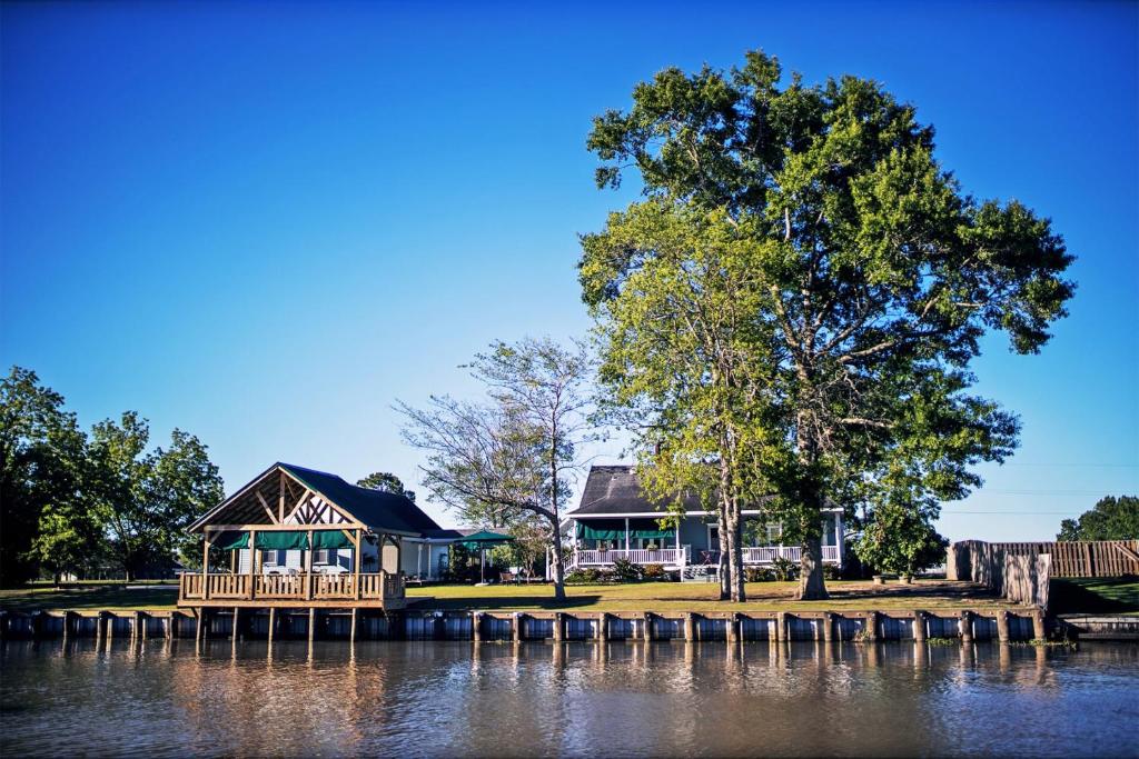 A Chateau on the Bayou Bed & Breakfast - Dining Options