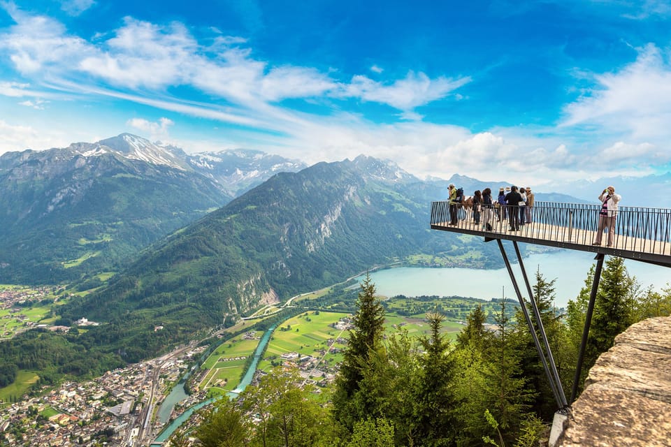 A Day at Lake Brienz and Lauterbrunnen Tour From Zurich - Picnic in the Valley