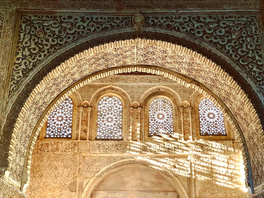 Alhambra: Guided Tour With Fast-Track Entry - Exploring Alhambras Muslim Palaces