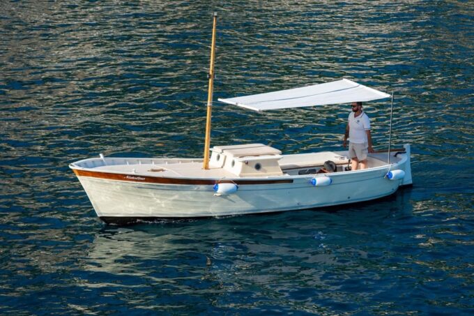 Amalfi Coast Boat: Boat Tour With Traditional Gozzo - Key Stops Along the Coast