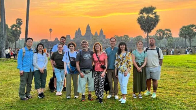 Angkor Wat: Highlights and Sunrise With Spanish Guide - What to Bring