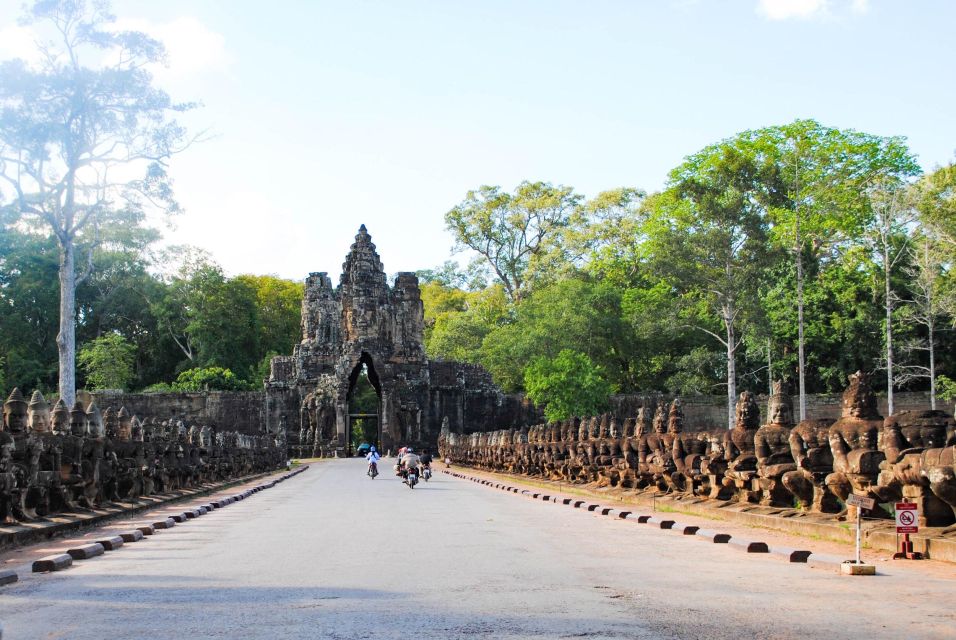 Angkor Wat Small Tour Sunrise With Private Tuk Tuk - Pricing and Inclusions