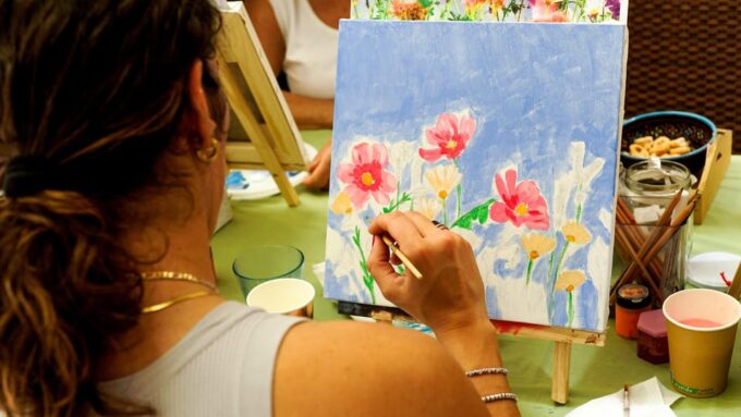 Art Workshop in Naples City Centre With Aperitif - Artists Expertise
