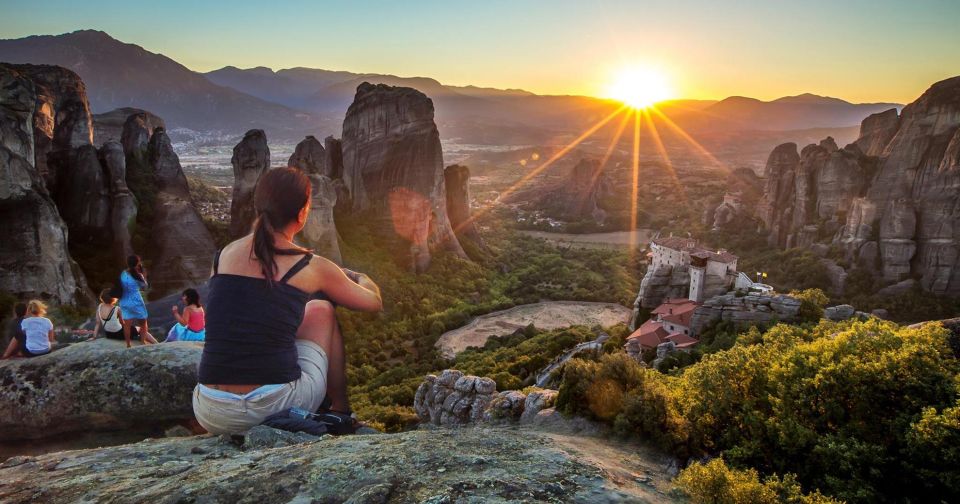 Athens: 2-Day Meteora Tour in Spanish With Guide & Hotel - Meeting Point Information