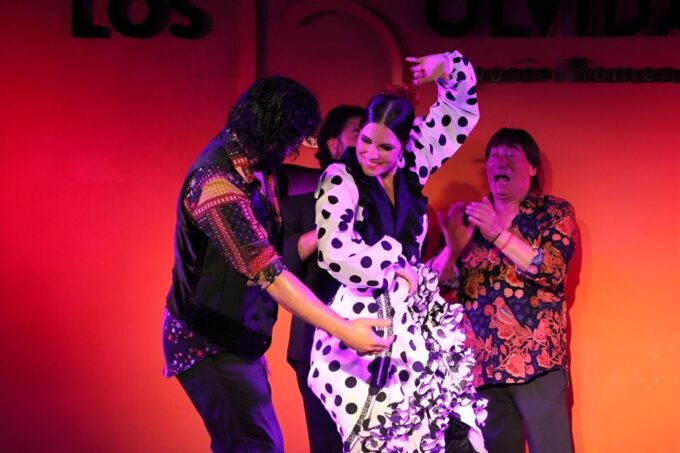 Authentic Flamenco Show & Tapas Tour in Granada - Tour Duration and Pricing