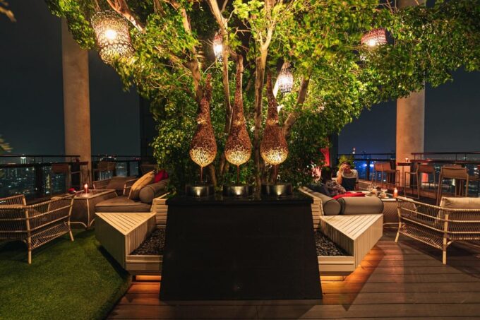 Bangkok: Saffron Sky Garden Rooftop, Banyan Tree Bangkok - Dress Code