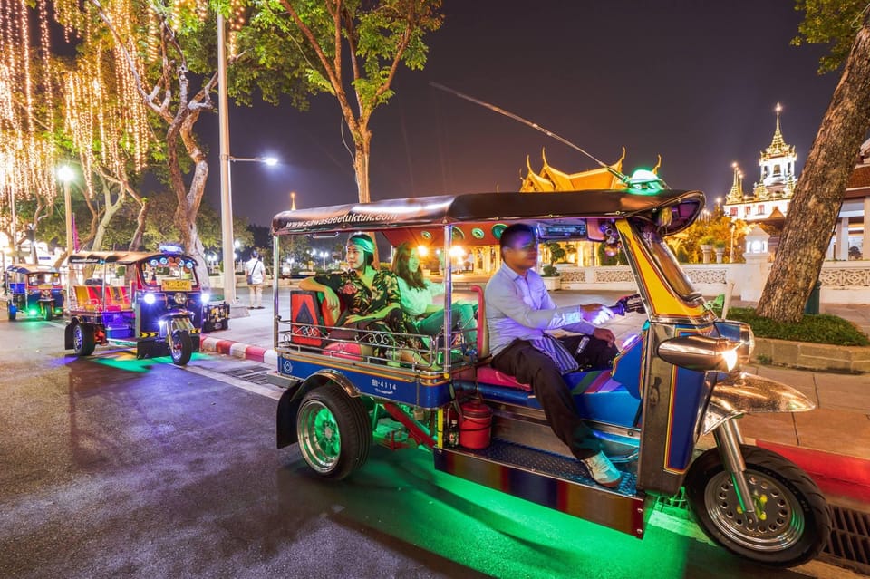 Bangkok: Tuk Tuk Tour by Night Free Dinner at Local Bar - Landmark Photo Stops