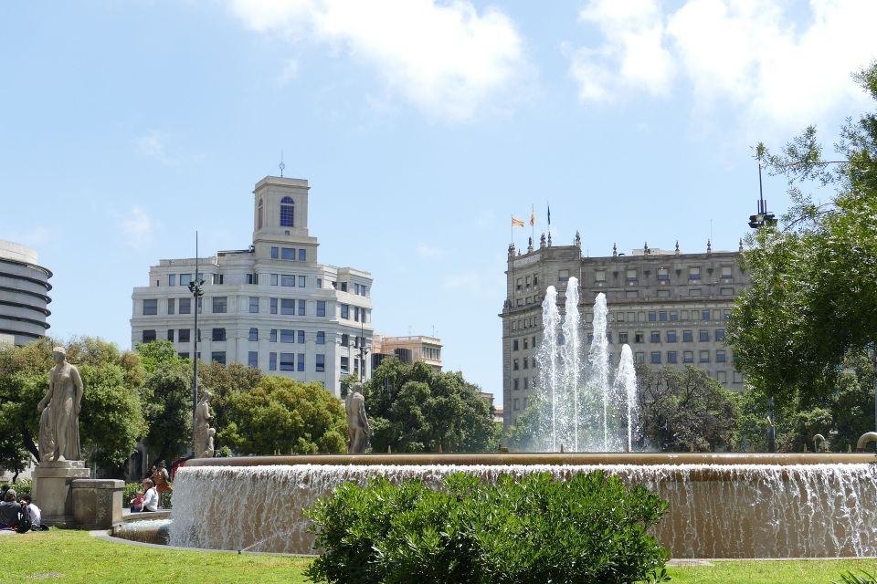 Barcelona: City Highlights Full-Day Private Guided Tour - Sagrada Familia