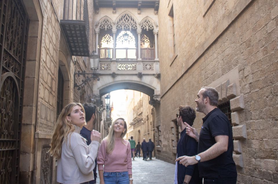 Barcelona: City Highlights Walking Tour With Sagrada Familia - Meeting Point