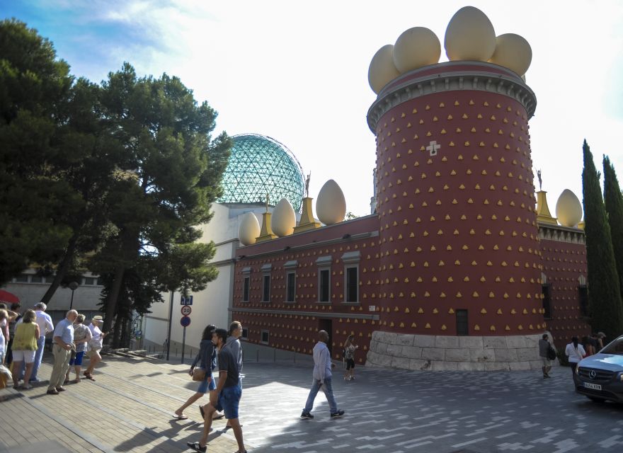 Barcelona: Dali Museum, House and Cadaques Guided Tour - Free Cancellation