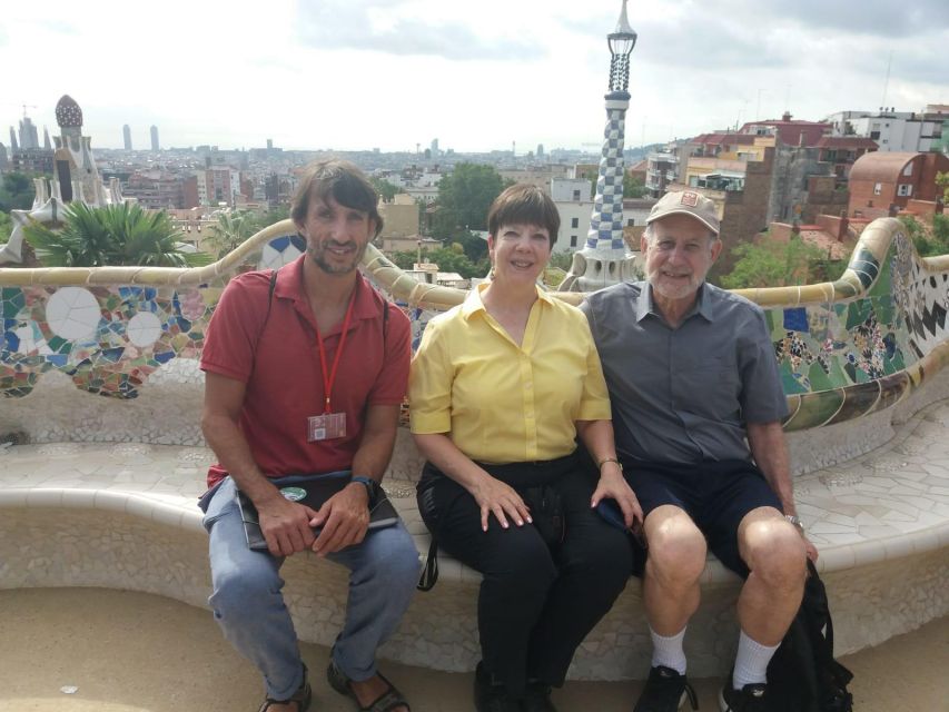 Barcelona: Gaudí's Park Güell and Casa Batlló Private Tour - Park Güell Exploration