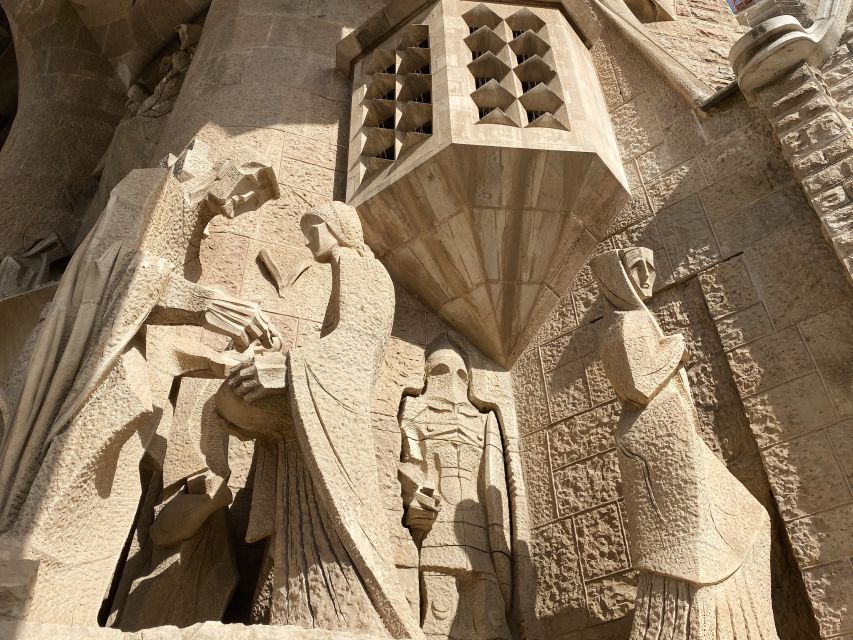 Barcelona: Gothic Quarter and Sagrada Familia Private Tour - Inclusion and Exclusions