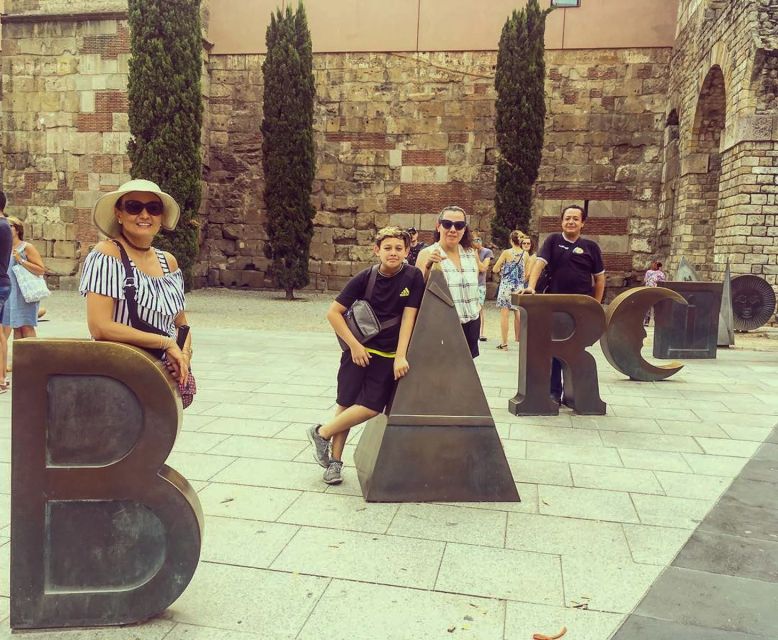 Barcelona: Highlights & Gems Private Tour With Tapa & Drink - Meeting Point & Duration